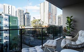 Stylish Central Apartment W Pool, Gym And More